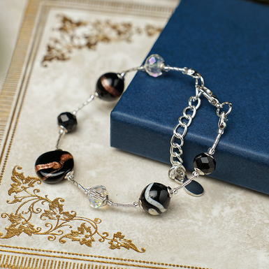 Women's bracelet photo