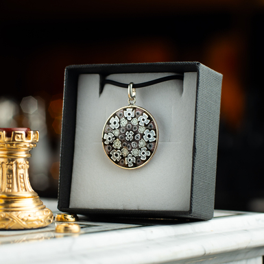 Women's pendant photo