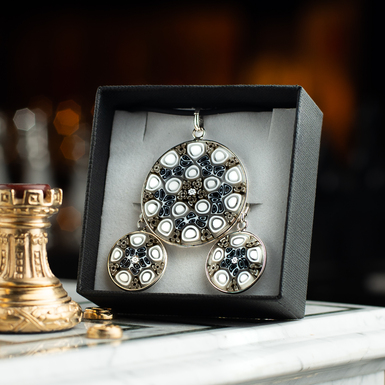 Murano glass pendant and earrings photo