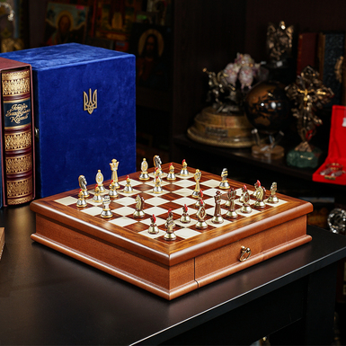 Chess set in the interior photo