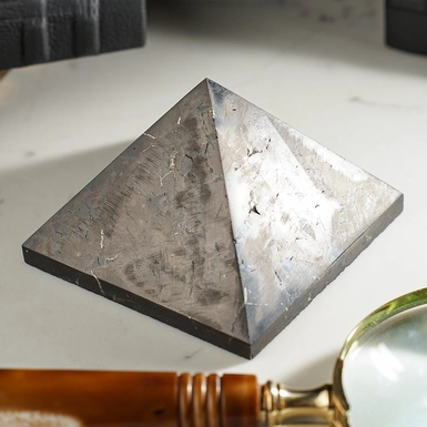 wow video Пирамидка из шунгита "Сталь" от Stone Art Designe (635 г)