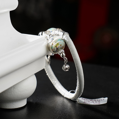 Women's bracelet photo