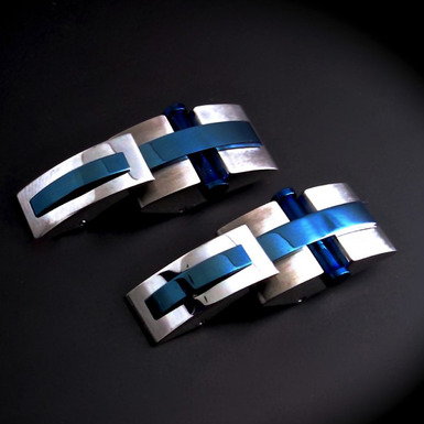 The cuff links Collaterals