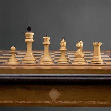 elite chess table from Kadun