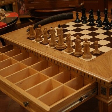 шахматный стол в классическом стиле