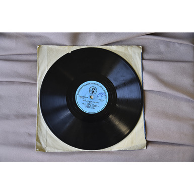 Vinyl record with the performance of a waltz - buy in the online
