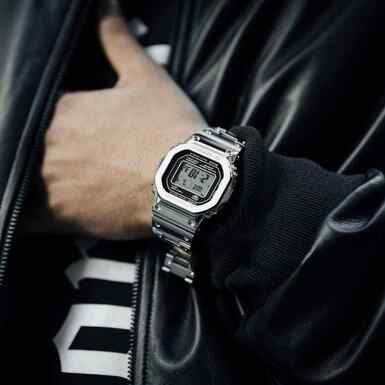 Buy a men's watch  in Ukraine in an online store as a gift