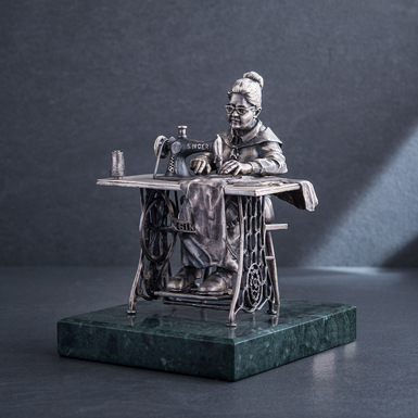 Серебряная фигура ручной работы "Бабушка портниха" - купить в интернет магазине подарков