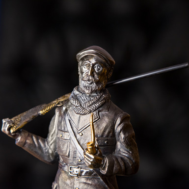 эксклюзивный подарок статуэтка Охотник купить в Украине 