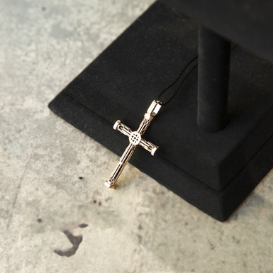 Buy a stylish men's cross from Baraka 