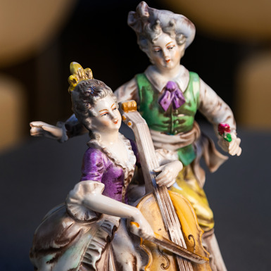 ексклюзивний подарунок антикварні статуетка «Гра на віолончелі» купити 