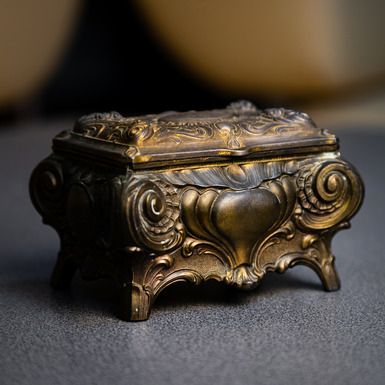 an exclusive gift to buy an antique bronze casket in Ukraine