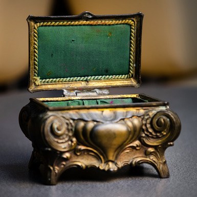 an exclusive gift to buy an antique bronze casket  in the online store