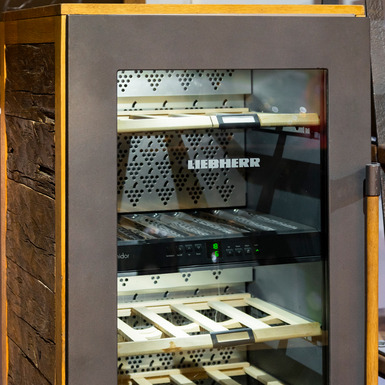Original LIEBHERR built-in wine cabinet - buy in the online gift store
