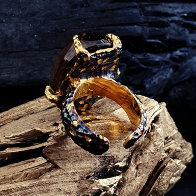 кольцо с камнем в магазине подарков