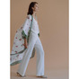 элегантное кимоно в магазине подарков