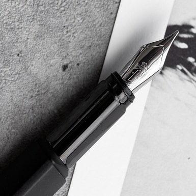 ручка-перо утонченного модерного дизайна