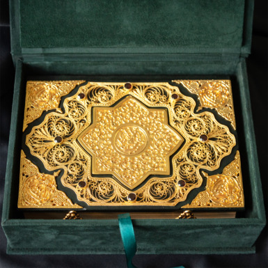 Коллекционный Коран с золотой филигранью, литьем и гранатами