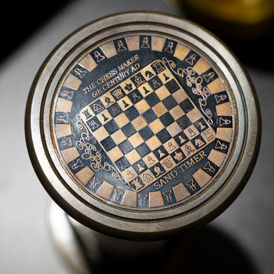 песочные часы шахматная доска