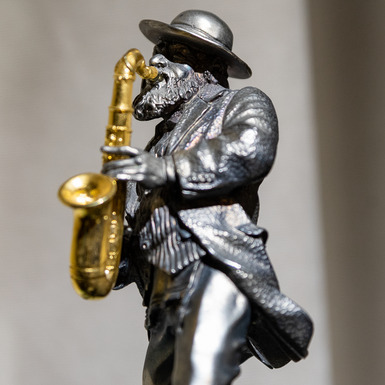 статуэтка саксофонист 