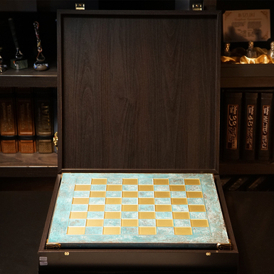 Набор шахмат из цельной латуни от Manopoulos