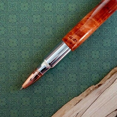 Ручка «Патрон Сарабі» на столі.jpg