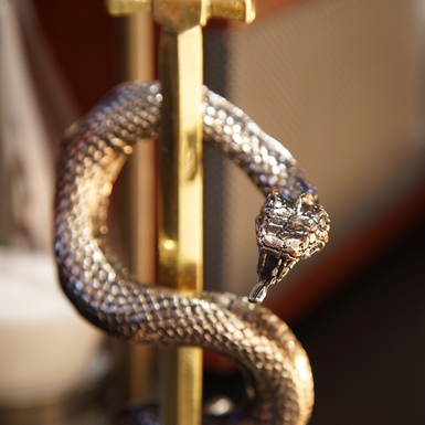 элитная статуэтка змея