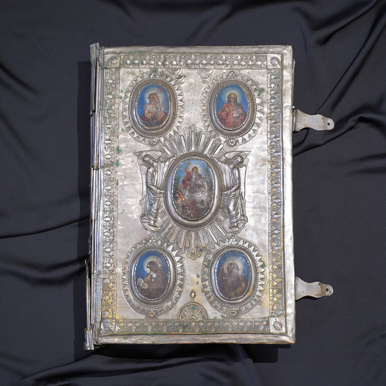 Старовинне видання напрестольного Євангелія початку XIX століття