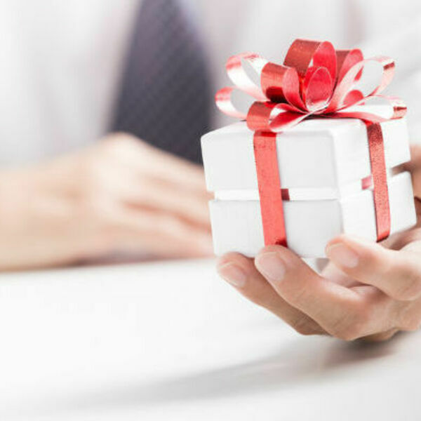 Что подарить парню на день рождения: топ-20 крутых подарков